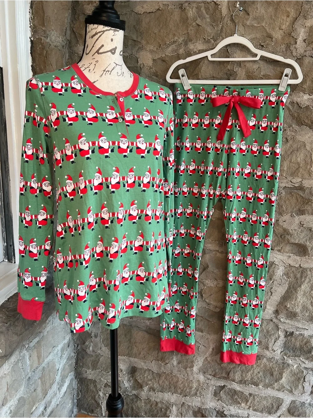 NWT Size M TBBC Chris Kringle Kickline Christmas Santa Print Women's Pajama set